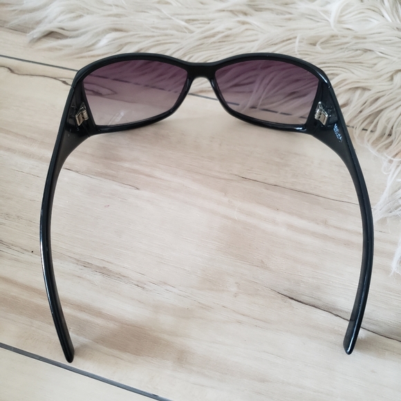 MICHAEL KORS - Sunglasses & case - Picture 3 of 11